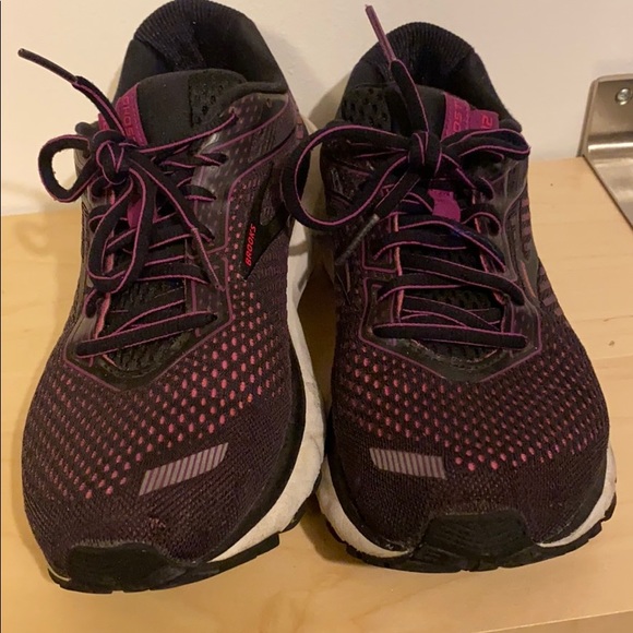 black and pink brooks